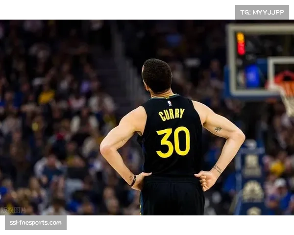 勇士攻防转换节奏博弈 库里无球跑动创造外线空位